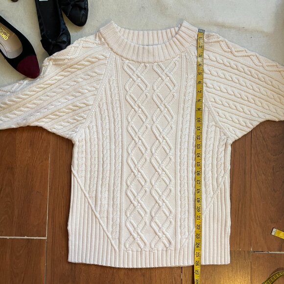 St. John NWOT cream cable knit soft wool sweater - Picture 9 of 9